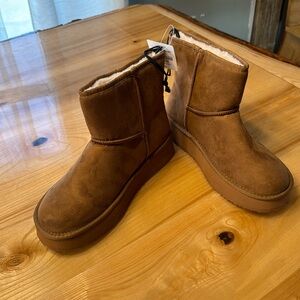 NWT boots